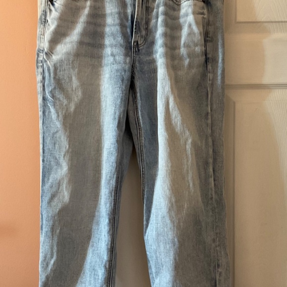 AE Mom jeans - BNWT - Picture 2 of 6